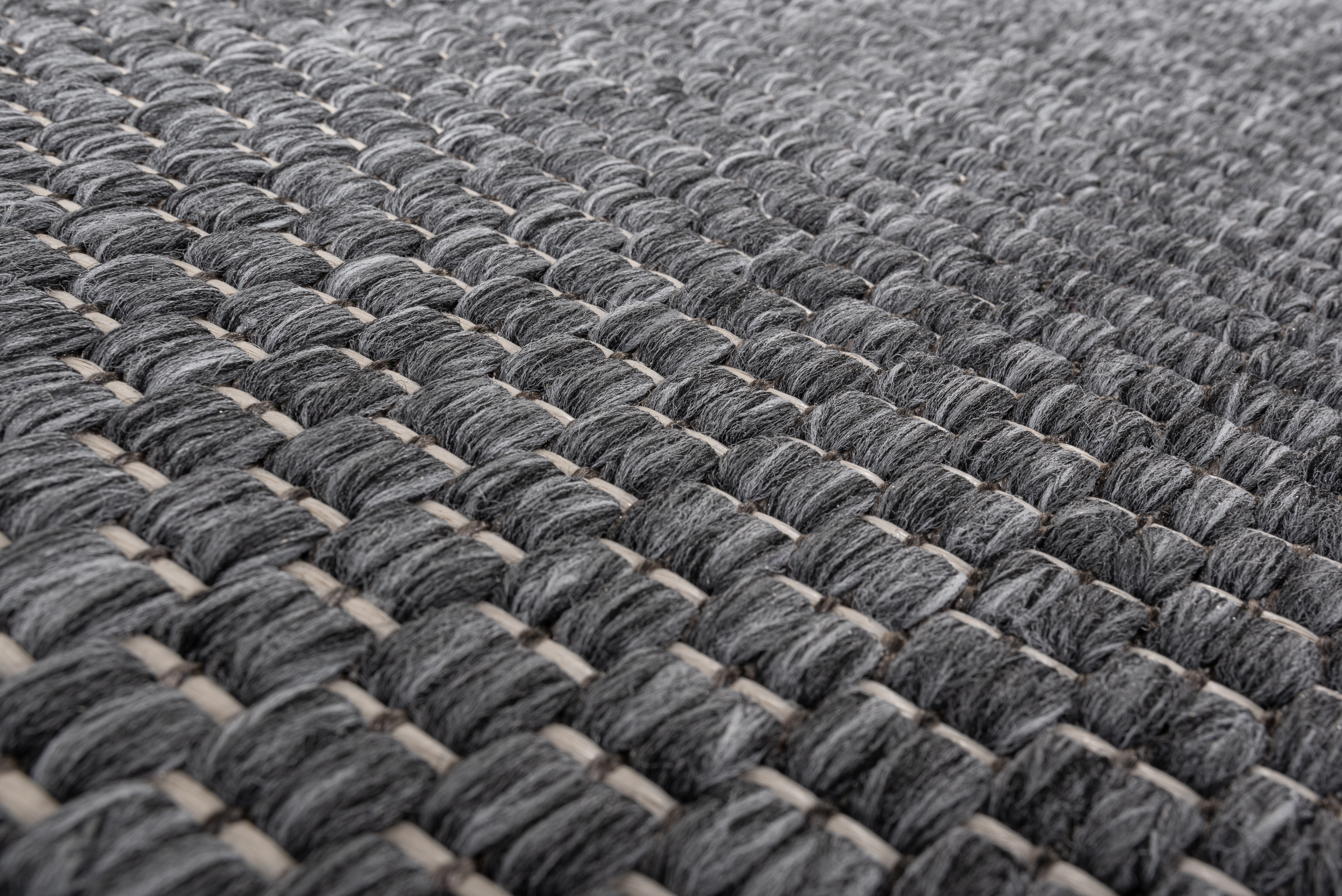 Outdoor rugs Anthracite fabric detail 01