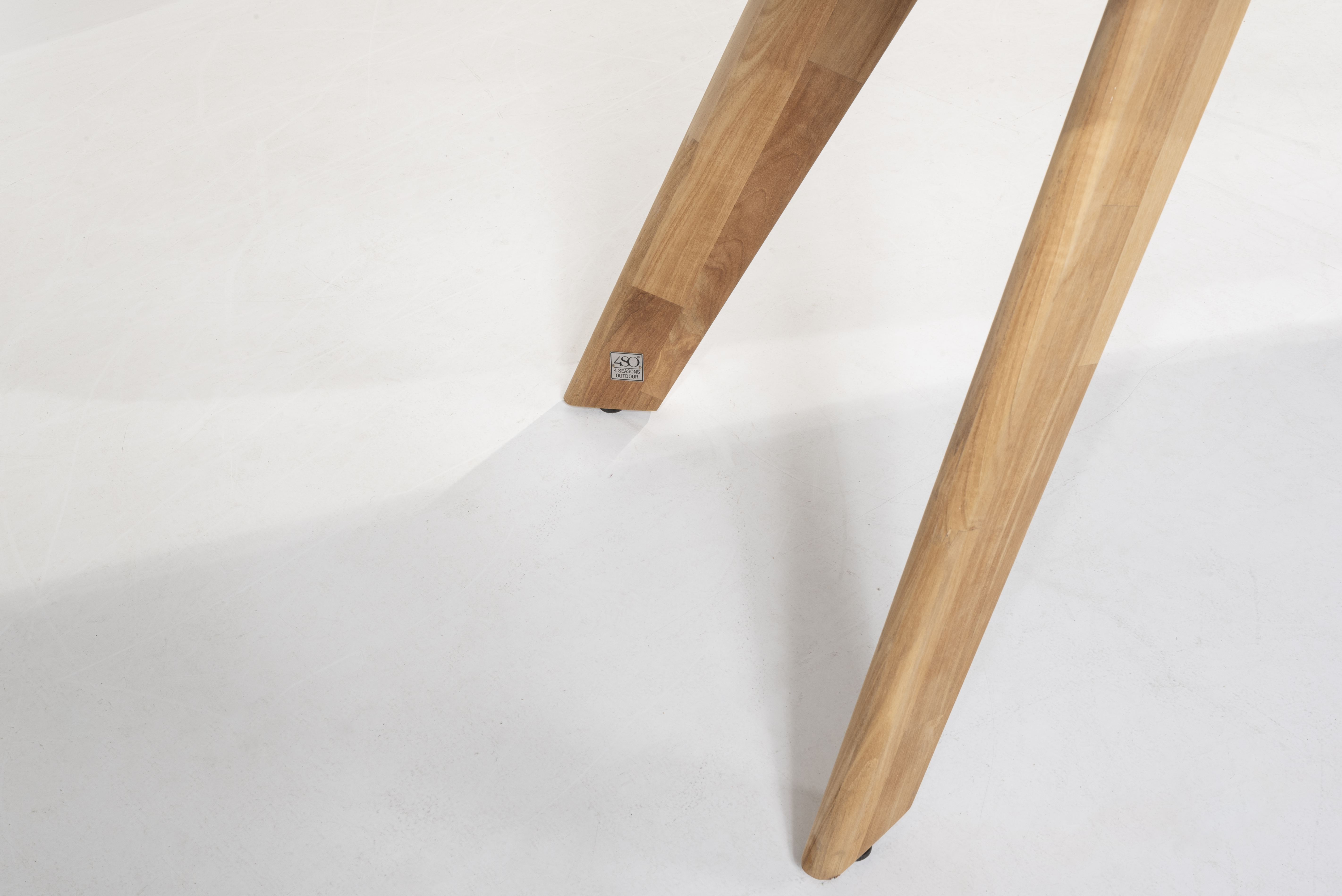 Montana dining table barrel shape Teak legs and Ceramic top detail _03